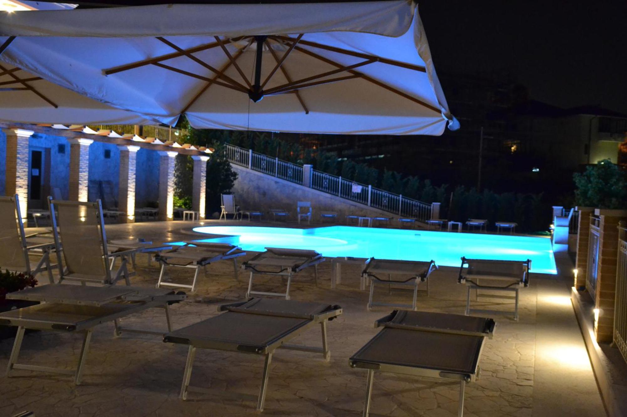 Incantea Resort Tortoreto Eksteriør billede